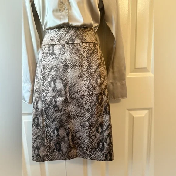 New York & Company Snake Print Pencil Skirt, size 8 - Picture 2 of 8